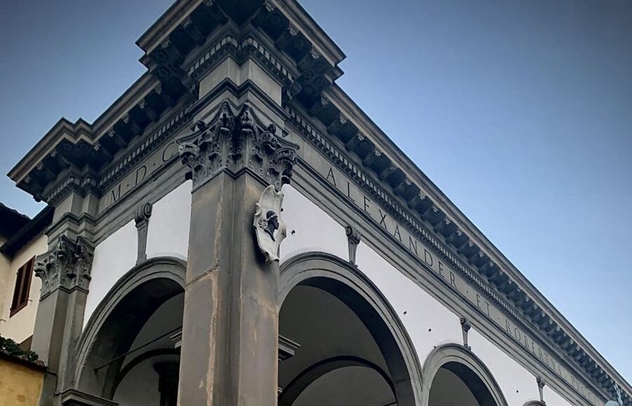 Florence: Dark Mysteries and Legends Guided Walking Tour - Medici crimes, conspiracies, and political power