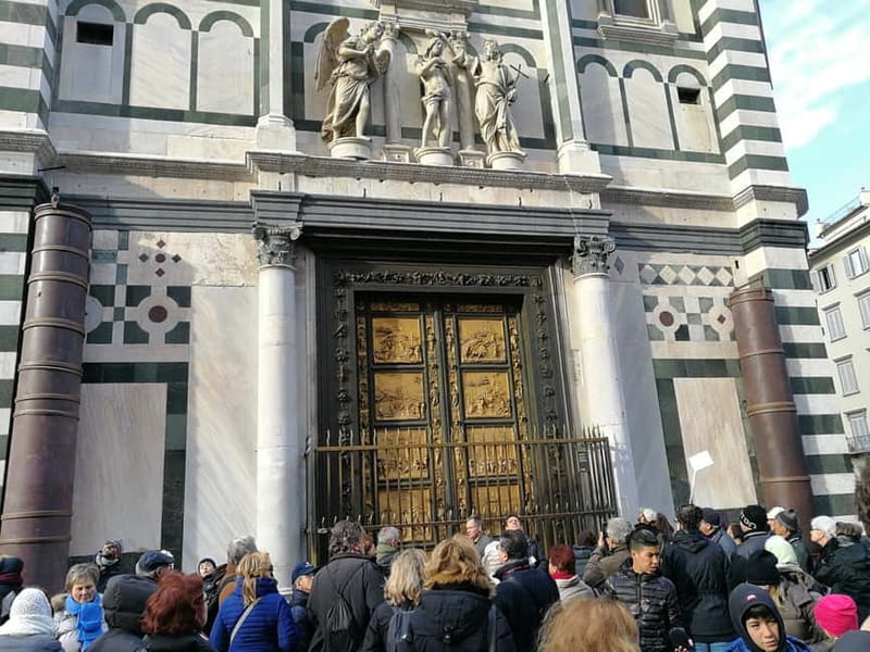 Florence: Duomo Area Tour and Brunelleschi Dome Climb Ticket - Meeting the guide beside Piazza di San Giovanni