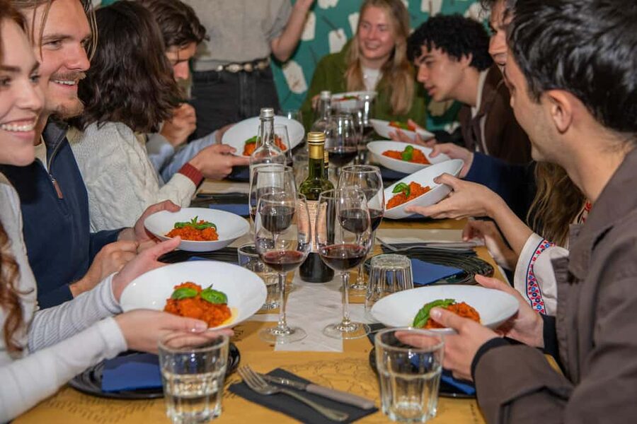 Florence: Flavours of Tuscany Food Tour - The guides make the difference