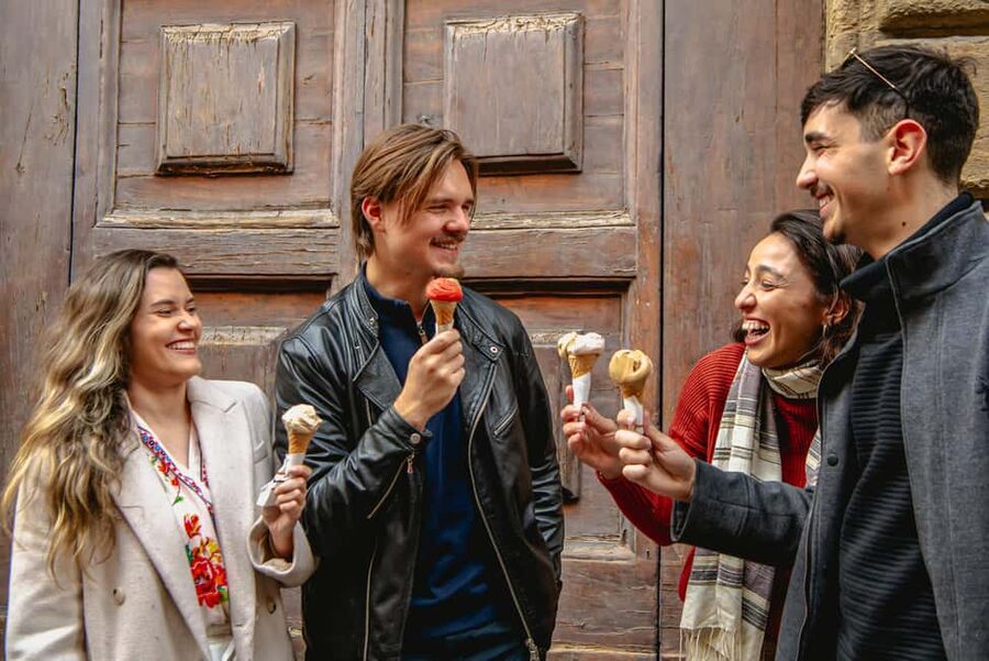 Florence: Flavours of Tuscany Food Tour - A three-hour walk with food at its center