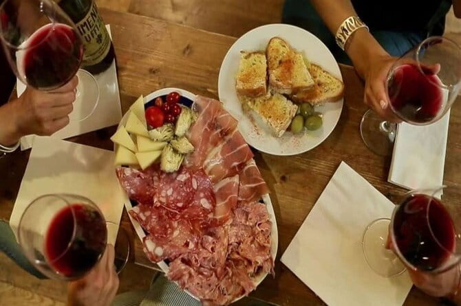 Florence Food & Wine Tour: Tuscan Tastings with Local Guide - Piazza della Signoria and the food of ordinary Tuscan kitchens