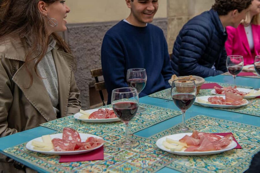 Florence: Guided Food Walking Tour with Tuscan Classics - Why food is the right way into Florence