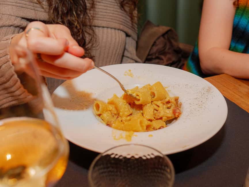 Florence: Guided Food Walking Tour with Tuscan Classics - A small group makes the meal better