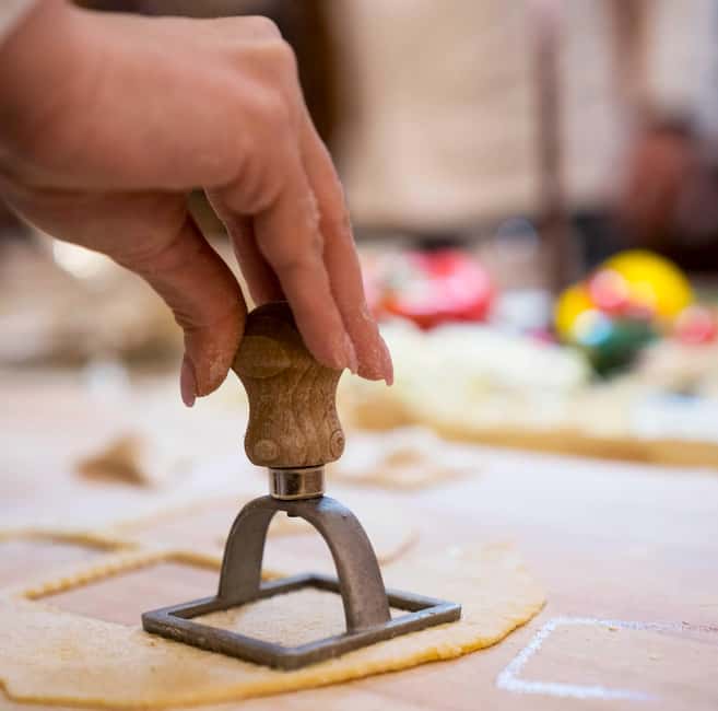 Florence: Handmade Ravioli & Pasta Class with Unlimited Wine - How long the 2 to 2.5 hours feels