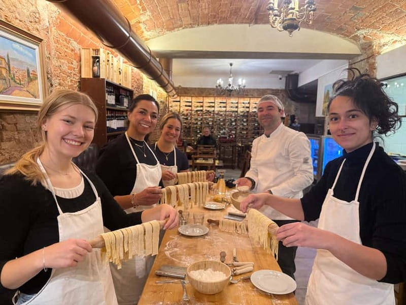 Florence: Handmade Ravioli & Pasta Class with Unlimited Wine - The teaching style and group atmosphere