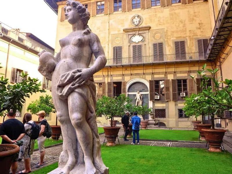 Florence: Medici Family Guided Walking Tour - Pitti Palace, the final Medici residence