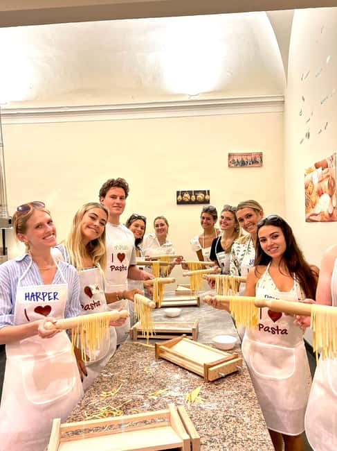 Florence: Pasta Class with Wine, Limoncello and Dessert - Watching the sauces come together