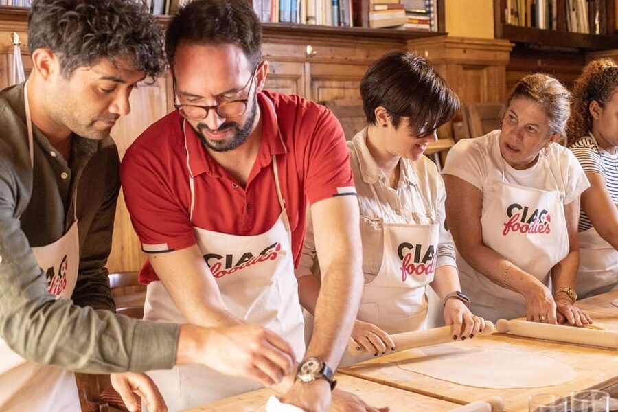 Florence: Pizza and Gelato Experience with Unlimited Wine - Kneading dough at La Cucineria in central Florence