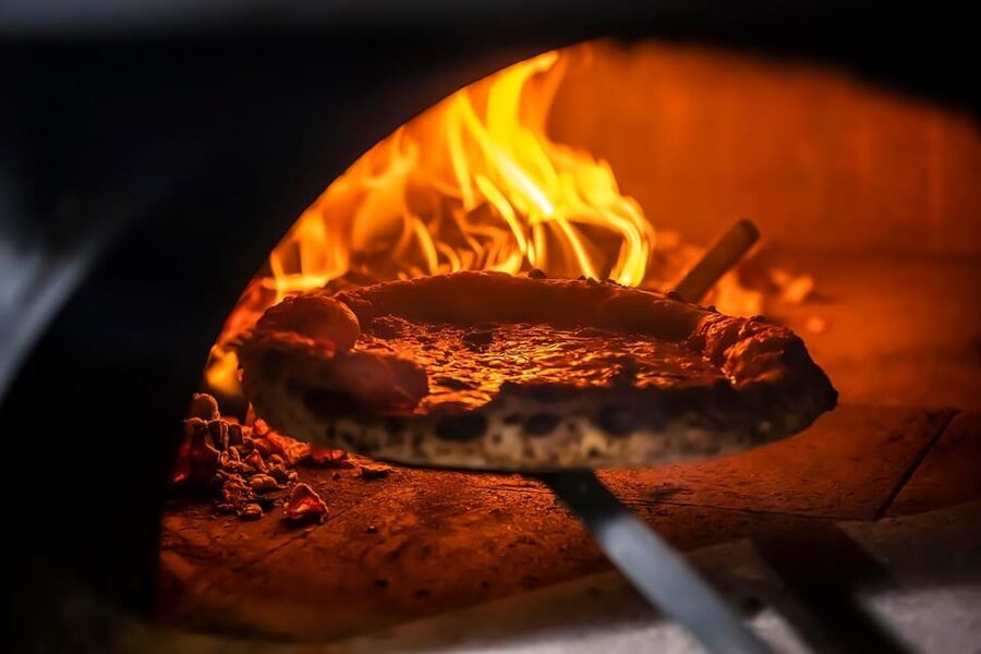 Florence: Pizza and Gelato Experience with Unlimited Wine - The chefs shape the mood