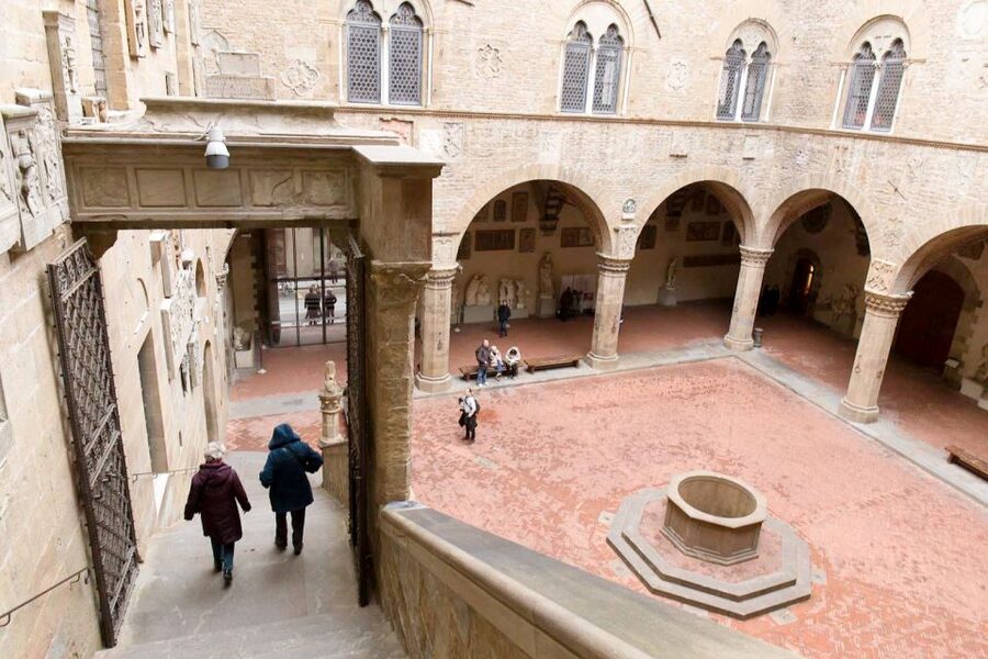 Florence: Reserved Entry Ticket to Bargello Museum - The reserved-entry process at Piazza San Firenze