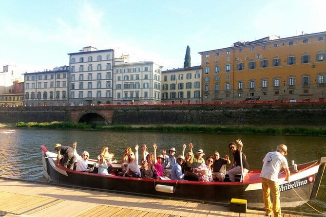 Florence River Cruise on a Traditional Barchetto - Finding the boat near Ponte alle Grazie