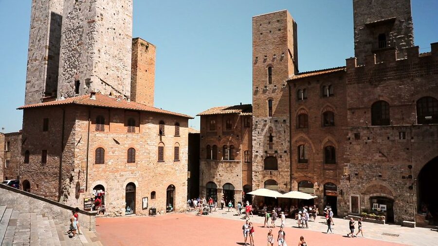 Florence: S. Gimignano, Siena, Chianti & Wine Tasting Lunch - Monteriggioni: a short medieval pause