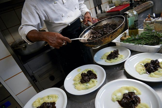 Florence’s Ultimate Food Tour: Full Tuscan Meal by Do Eat Better - Via dei Neri serves schiacciata street food