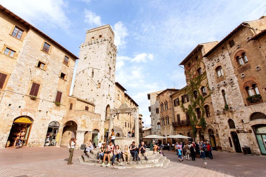Florence: Siena, San Gimignano & Monteriggioni with Tasting - Group size, guides, and the rhythm of the day