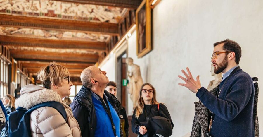Florence: Skip-the-Line Uffizi Small Group Tour - Inside the Uffizi, follow the Medici story
