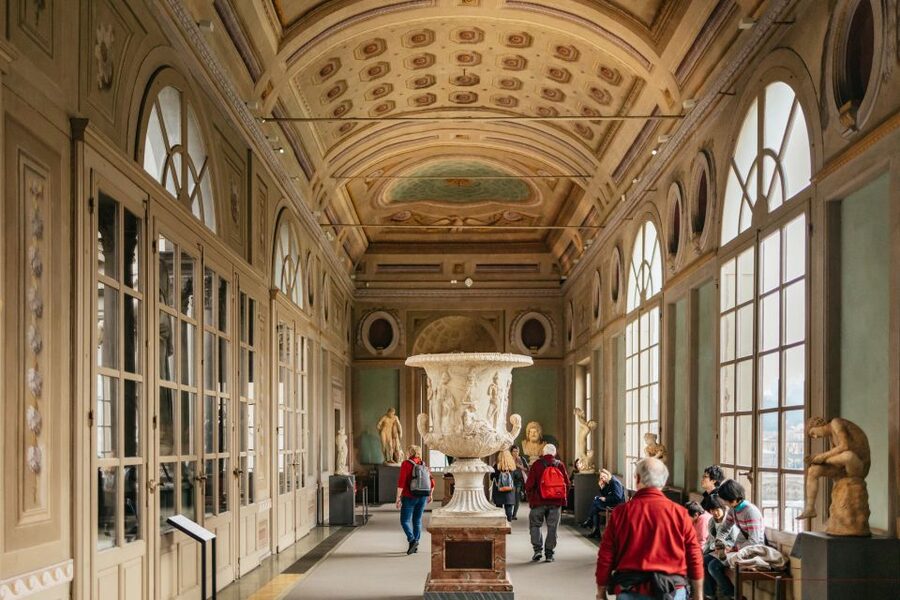 Florence: Skip-the-Line Uffizi Small Group Tour - Guides who make the paintings easier to read