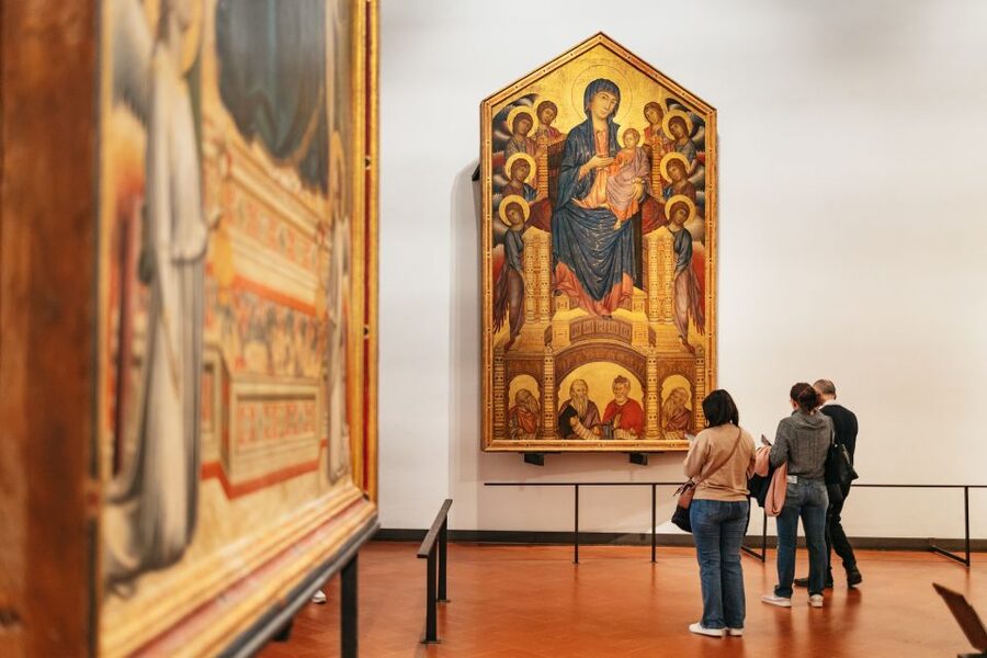 Florence: Skip-the-Line Uffizi Small Group Tour - Headsets help in crowded rooms