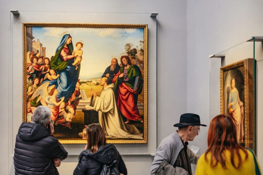 Florence: Skip-the-Line Uffizi Small Group Tour - The stair climb deserves serious attention