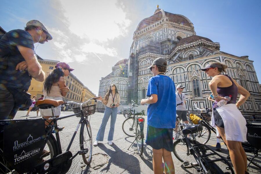 Florence: The Original City Bike Tour with a Guide - The artisan district and Palazzo Pitti