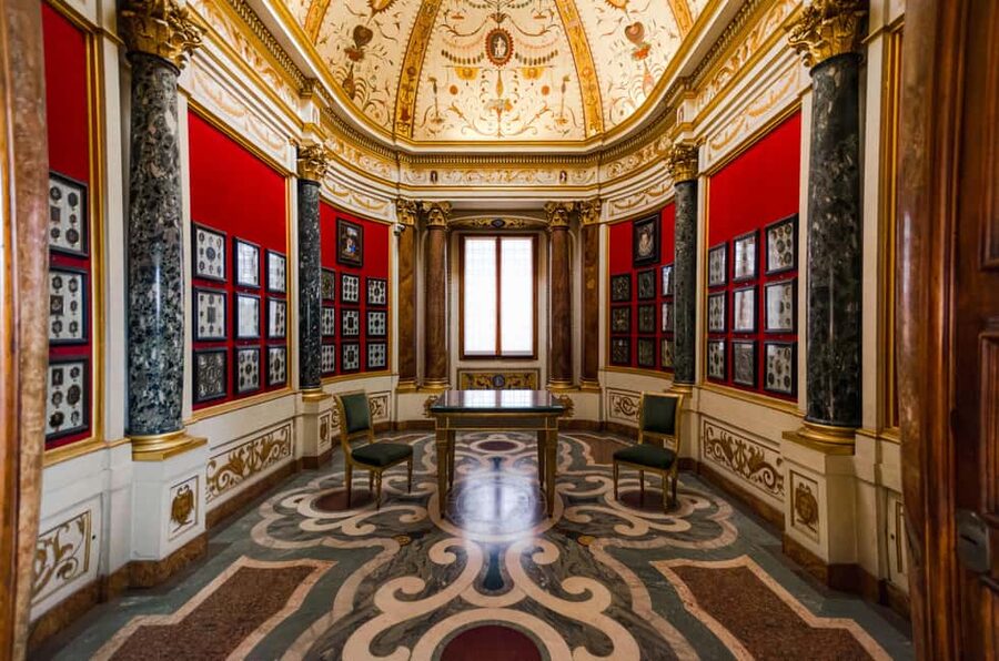 Florence: Timed Entry to Uffizi with Optional Audio Guide - The practical rules that can affect your visit