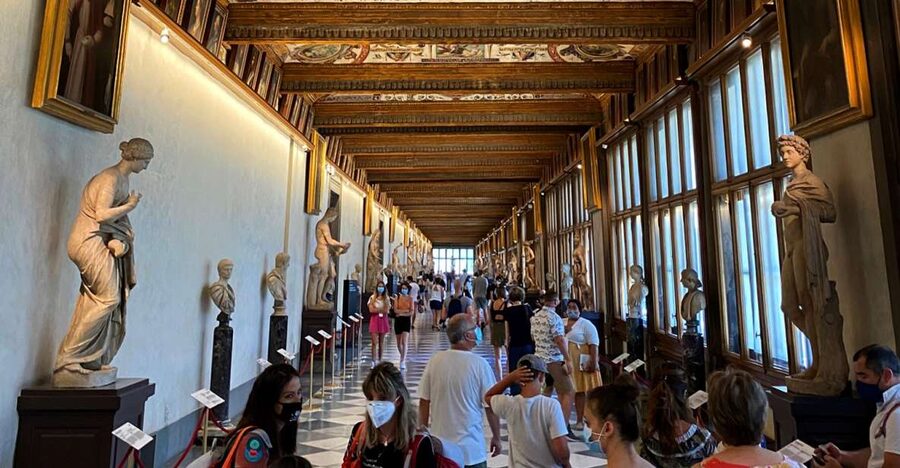 Florence: Uffizi Gallery Priority Ticket & Small-Group Tour - The Medici offices behind the art
