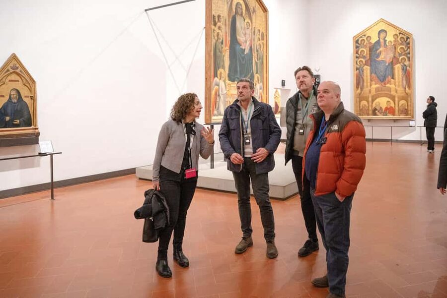 Florence: Uffizi Gallery Skip-the-Line Guided Tour - Entering the Uffizi with priority access