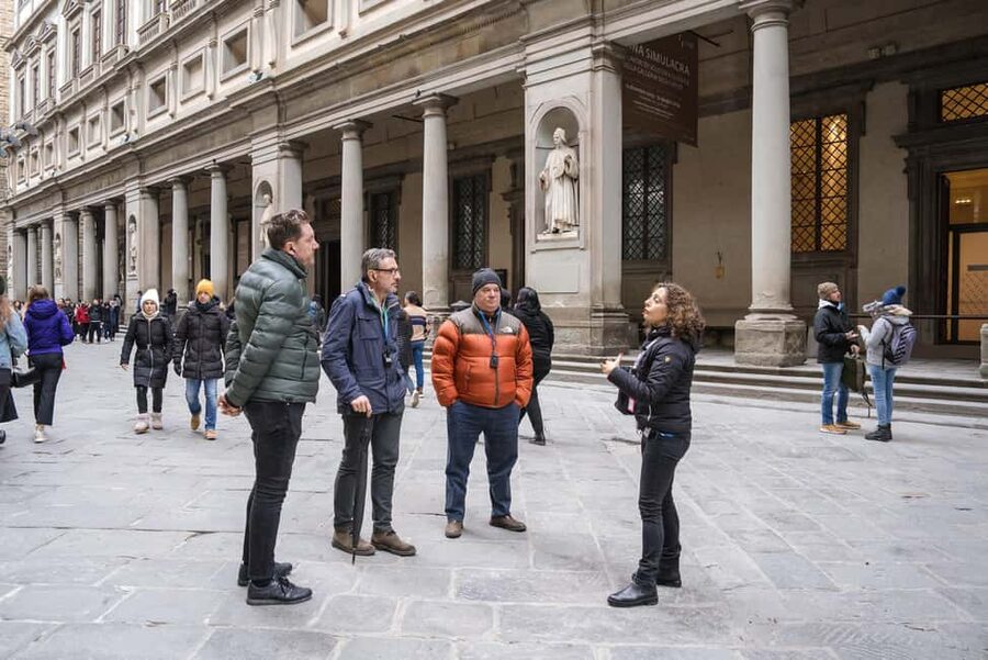 Florence: Uffizi Gallery Skip-the-Line Guided Tour - Meeting at Leonardo’s statue in Uffizi Gallery Square