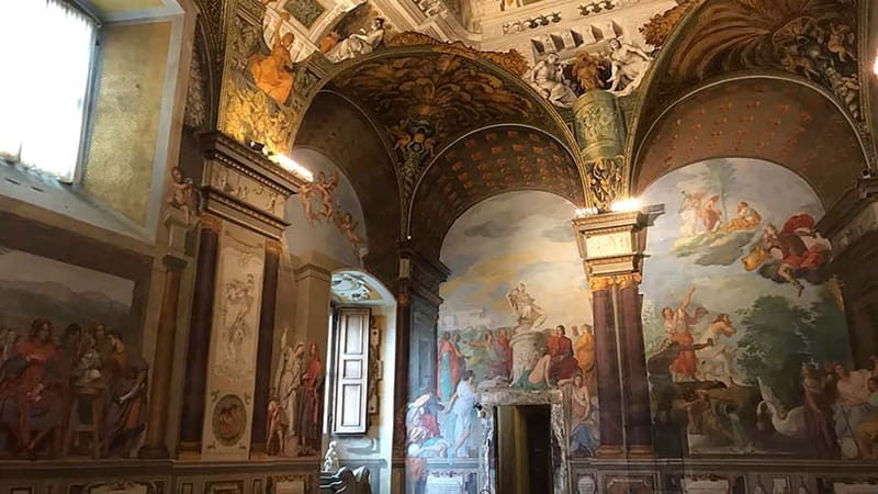 Florence: Uffizi, Pitti, Boboli and 7 Attractions 5-Day Pass - Pitti Palace shows Florence from the Medici side of the river