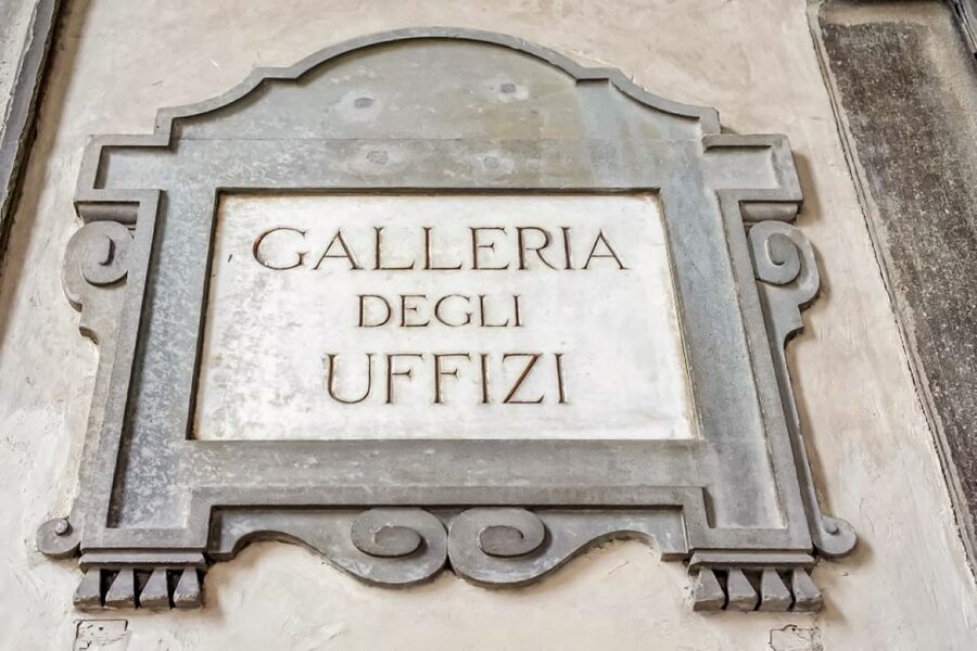 Florence: Uffizi Priority Ticket & Masterpieces Audio App - The Vasari Corridor from the outside