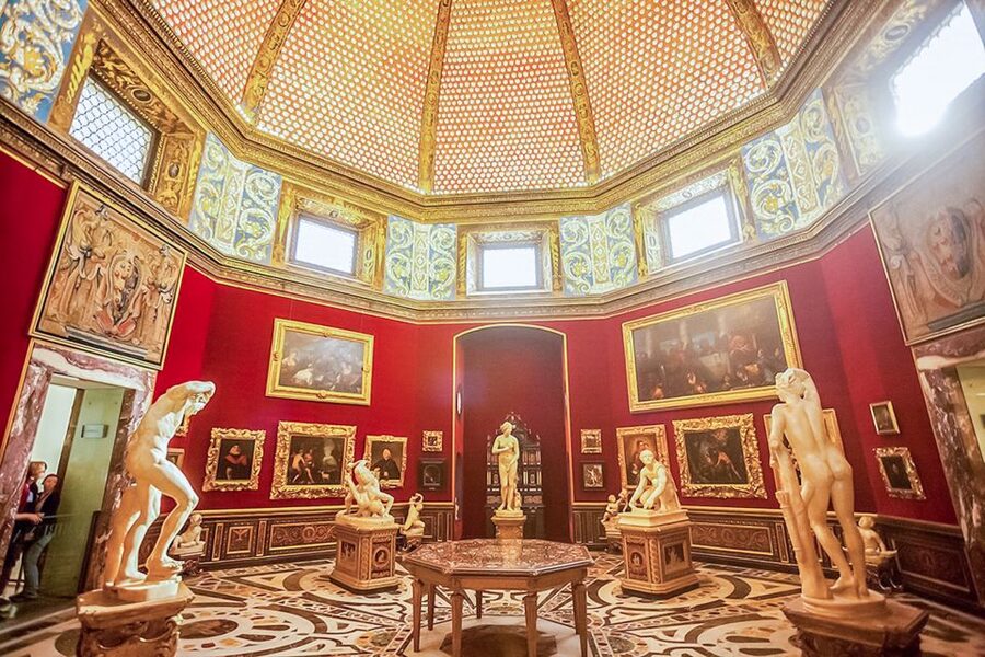 Florence: Uffizi Priority Ticket & Masterpieces Audio App - Botticelli, Leonardo, and the paintings you came to see