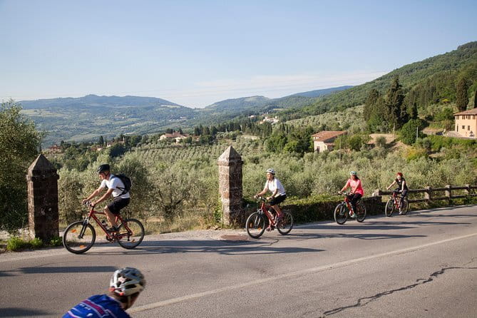 Florence Vintage Bike Tour–guided, small group or private option - The Duomo, San Lorenzo, and the city’s Medici story