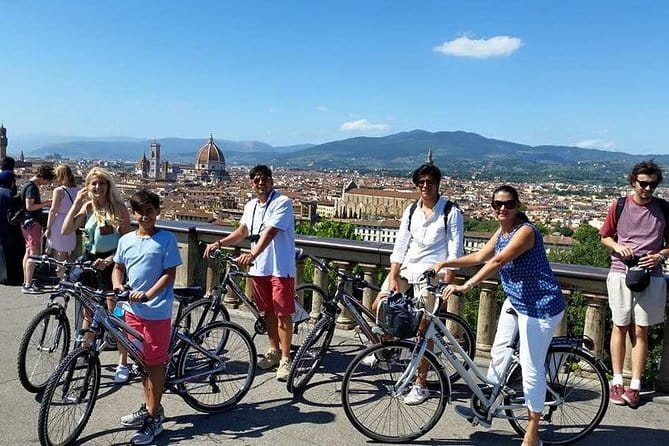 Florence Vintage Bike Tour–guided, small group or private option - Ponte Vecchio and the Arno views