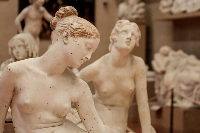 Florence Walking Tour with Accademia, Uffizi & Lunch - The guide setup and meeting points