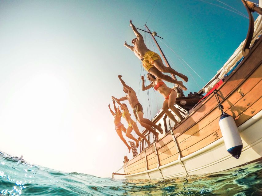 From Amalfi: Capri Island Boat Tour with Snorkeling & Drinks - Key details that shape the day