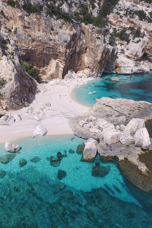 From Arbatax: Full-Day Guided Boat Tour of the Baunei Coast - The first 90 minutes: seeing the coast from the water