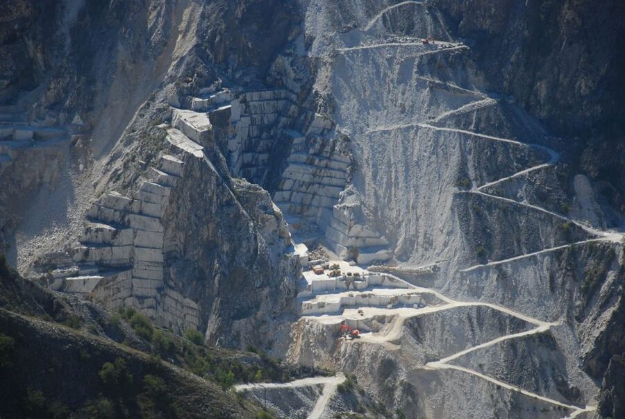 From Carrara: Marble Quarries Jeep Tour with Lardo Tasting - Meeting your guide in Carrara