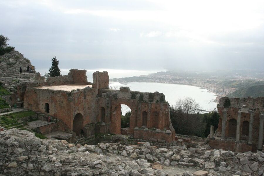 From Catania: Guided Tour of Mount Etna and Taormina - The guides are a major part of the value