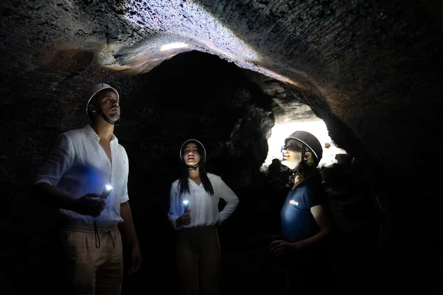 From Catania: Mount Etna Sunset Tour with Tasting and Cave - Guides, languages, and group atmosphere