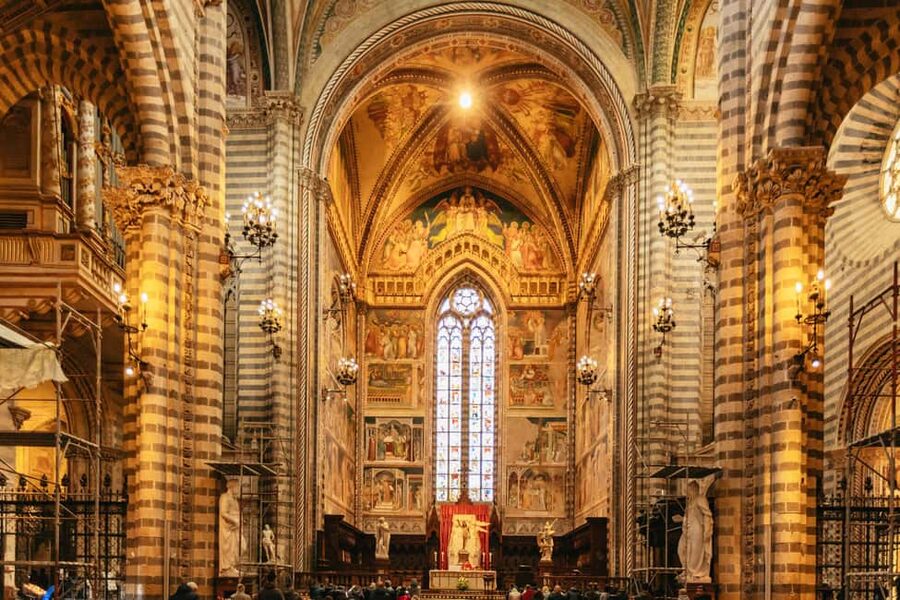 From Florence: Orvieto and Perugia Tour with Church Visits - Guides, languages, and group rhythm