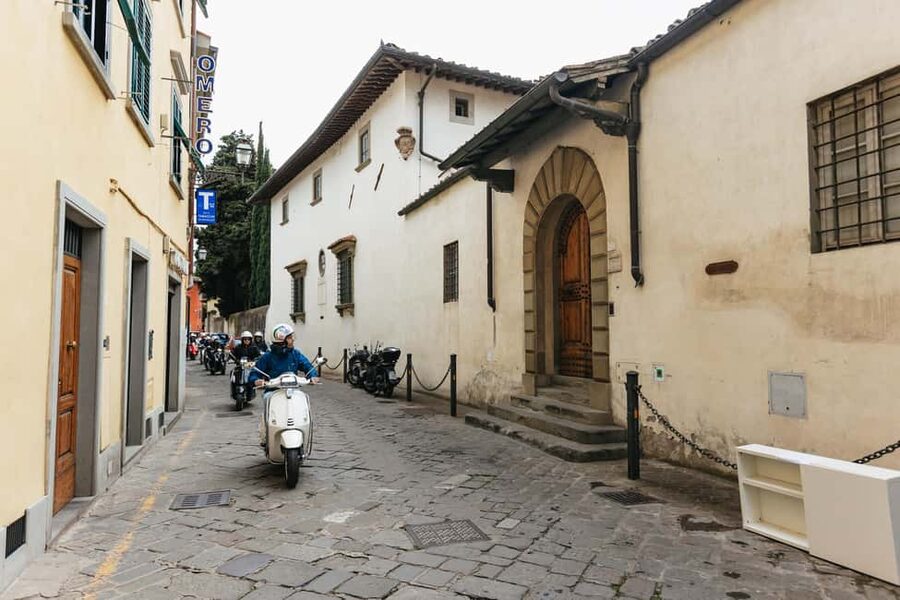From Florence: Tuscan Countryside Vespa Tour with Tastings - Guides, safety, and group atmosphere