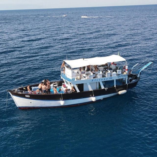 From Ischia: Procida Island Full-Day Boat Tour with Lunch - Crossing to Procida and passing Vivara