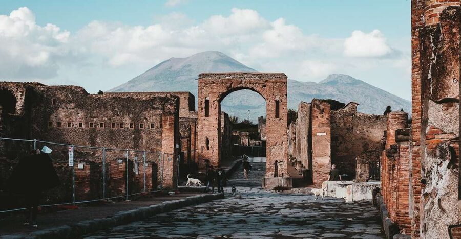 From Naples: Pompeii and Herculaneum Tour with Lunch - Should you book it?