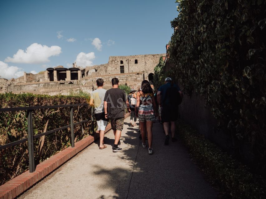 From Naples: Pompeii & Herculaneum with Archaeologist Guide - Why seeing Herculaneum before Pompeii works