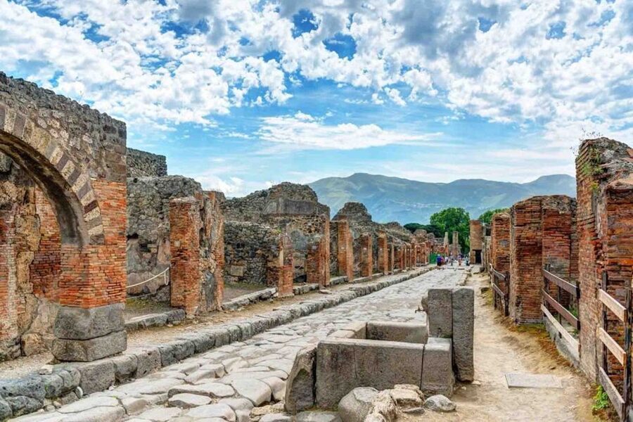 From Naples: Ruins of Pompeii - Key points to know before booking