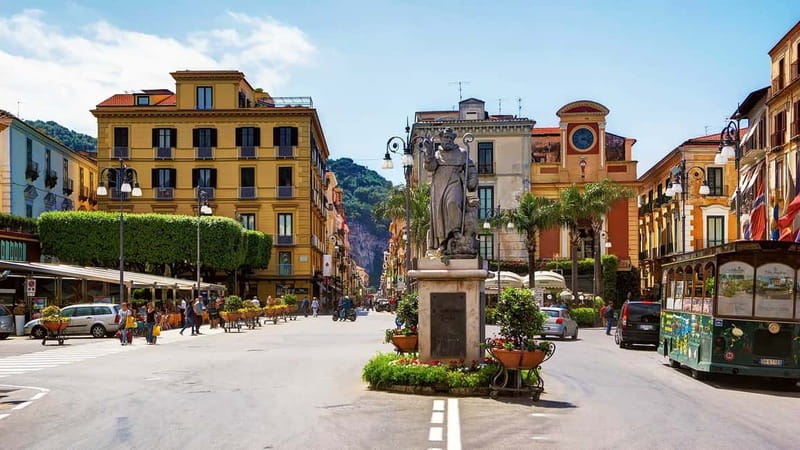 From Naples: Sorrento, Positano and Amalfi Tour - Guides who make a long day easier