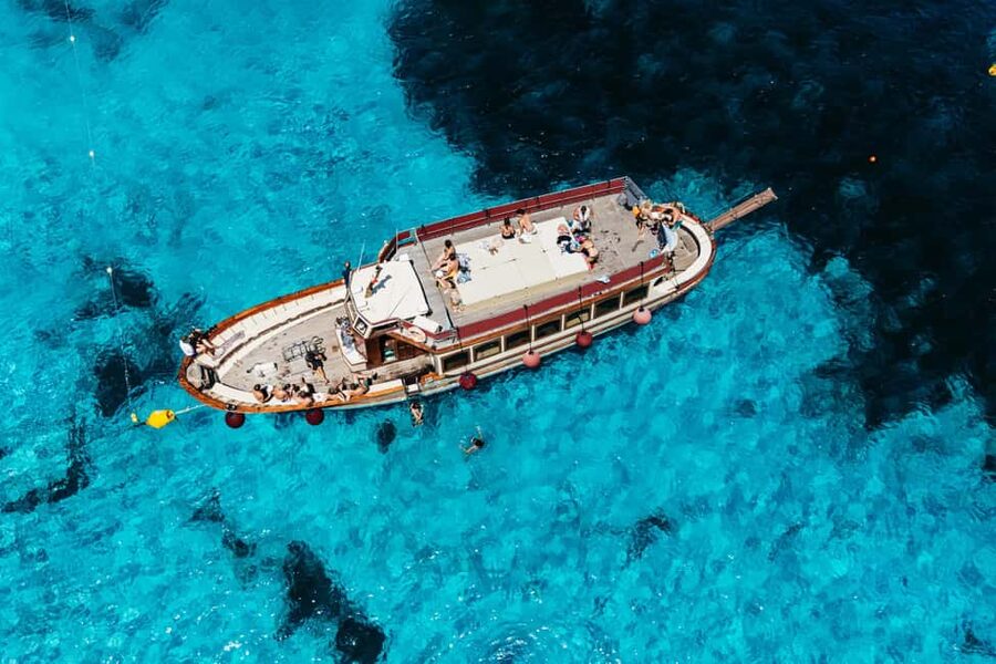 From Palau/La Maddal: Boat Tour of La Maddalena Archipelago - The main strengths, and the limits