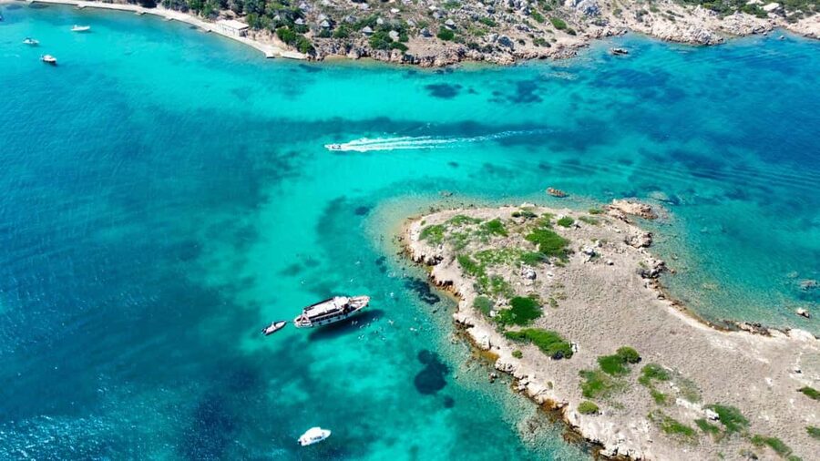 From Palau/La Maddal: Boat Tour of La Maddalena Archipelago - Life aboard the Apollo II