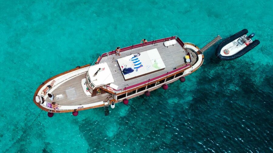 From Palau/La Maddal: Boat Tour of La Maddalena Archipelago - What to pack for a wet, sunny day
