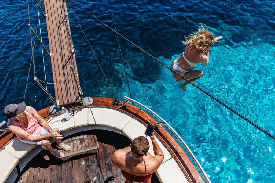 From Palau/La Maddal: Boat Tour of La Maddalena Archipelago - Finding Apollo II at Palau harbor