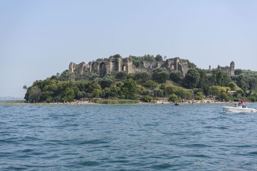 From Peschiera: Garda East Coast Cruise to Sirmione - Your 1 to 1.5 hours in Sirmione
